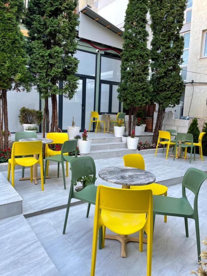 Hostel Dera Pristina Exterior foto